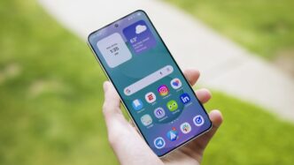 Samsung выпустит One UI 8 в сентябре 2025 года. Узнайте, что нового, какие устройства получат обновление и когда выйдет стабильная версия.
